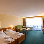 Centurio Hotell 3*